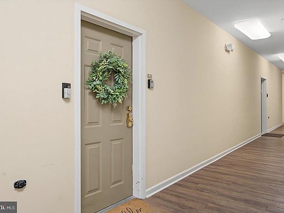 2nd image of 2000 Fountainview Cir APT 114