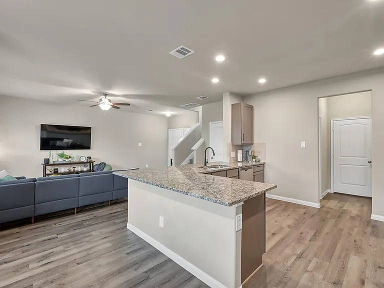 2717 Williams Grove Ct — Photo 9