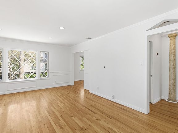 4th image of 12334 Moorpark St #4361