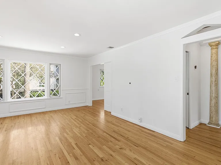12334 Moorpark Street — Photo 4