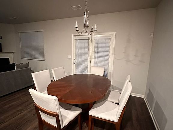 5th image of 3283 Hawthorn Farm Blvd