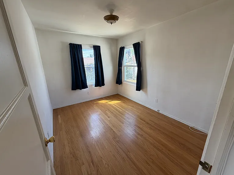 4614 Bermuda Ave — Photo 5
