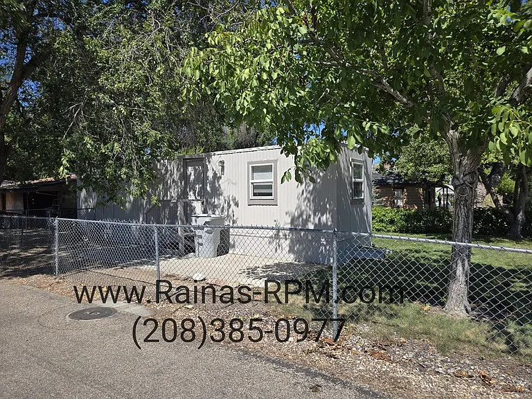 300 E 43rd St — Photo 2