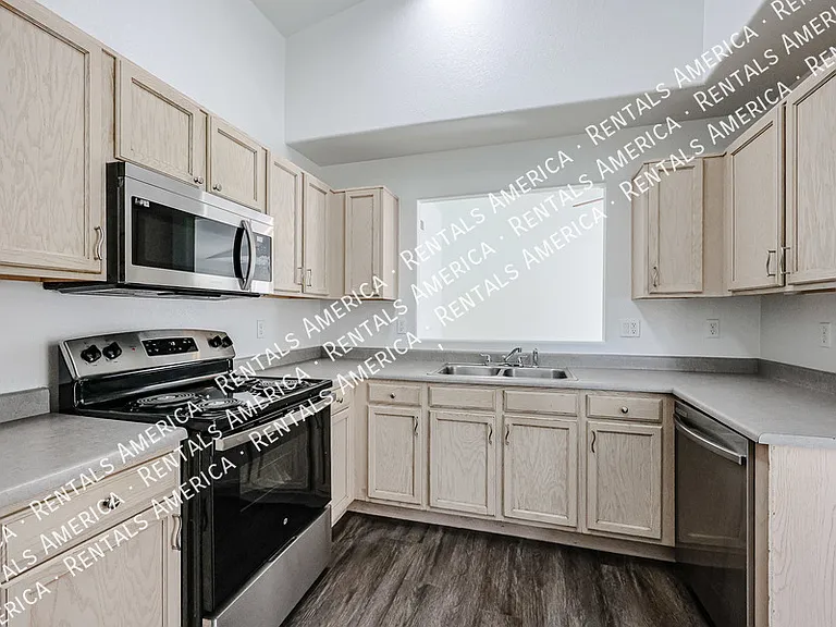 12731 W Sharon Dr — Photo 12
