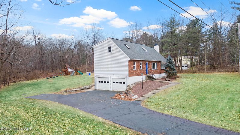 2nd image of 1234 Simons Road