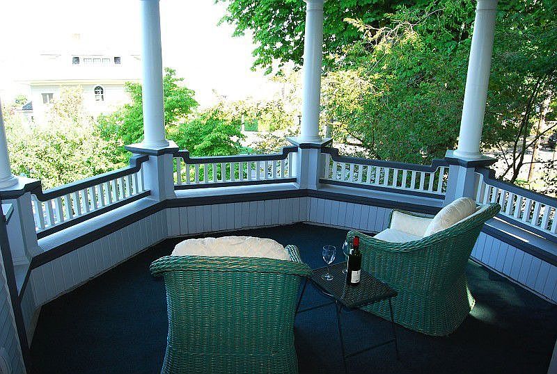 Second floor deck