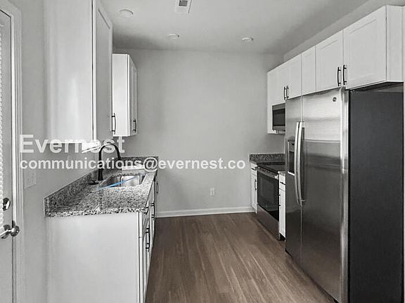 4th image of 404 S 12th St