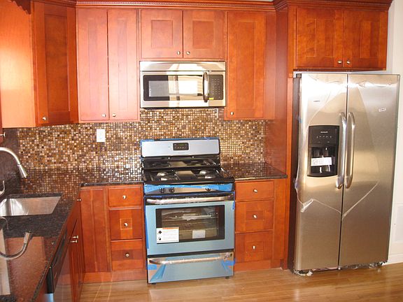 3rd image of 154 McVeigh Ave