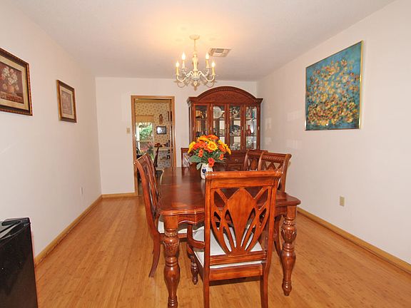 3rd image of 2228 Oriole St