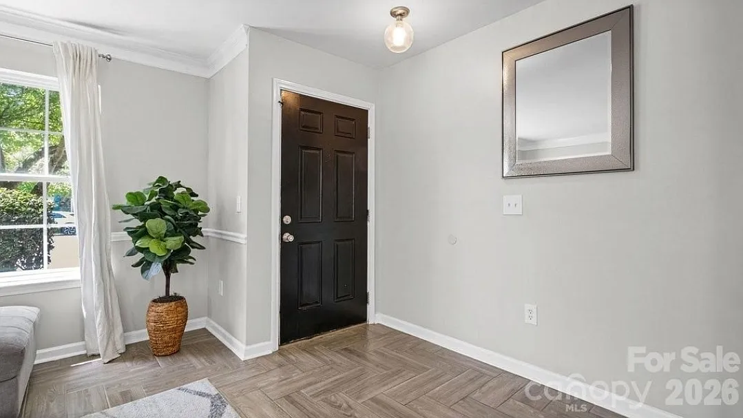 3 bed, 2.5 bath, 1800 sqft, $2,750 — Photo 2