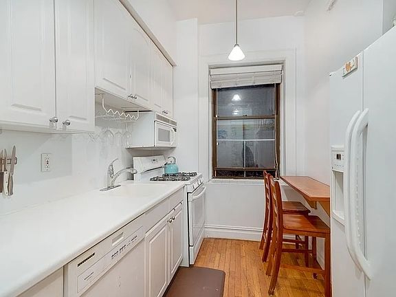 3rd image of 145 E 35th St APT 1MW