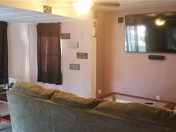 3rd image of 12 Lemon Ln