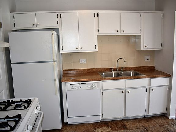 5th image of 218 Oak Knoll Ct Unit C2