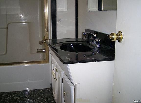 4th image of 1204 Holland Ave