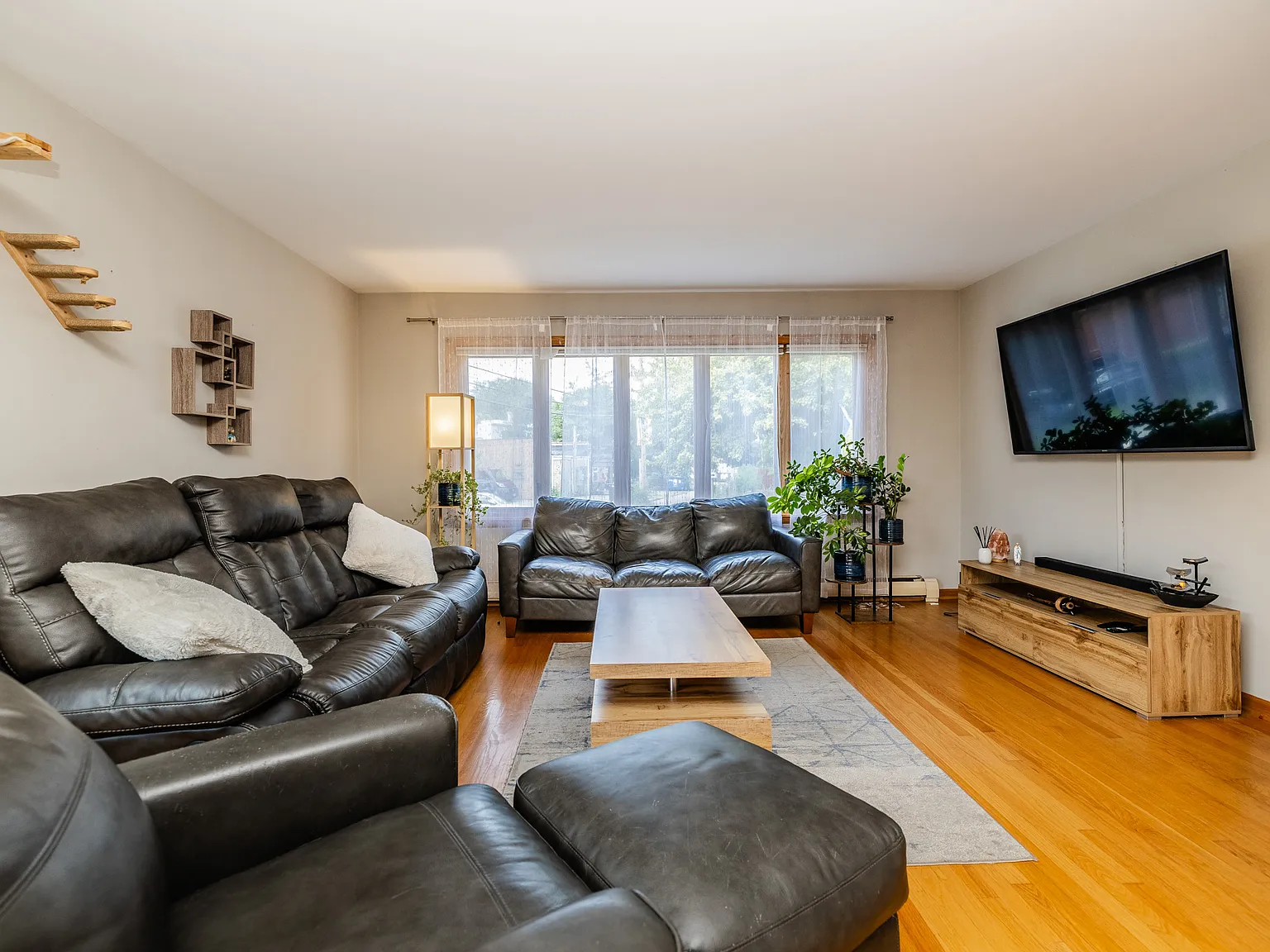 3 bed, 1300 sqft, $2,000 — Photo 4