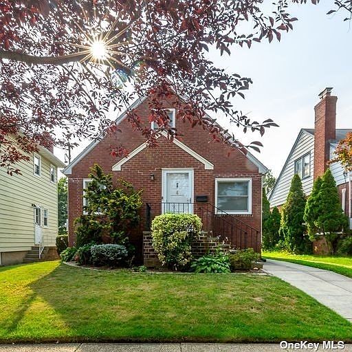 4 Curtis Place, Lynbrook, NY 11563 Zillow