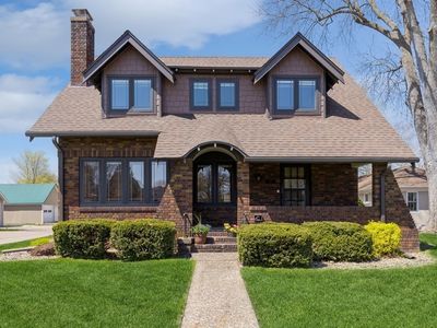 611 W 1st St, Pella, IA, 50219