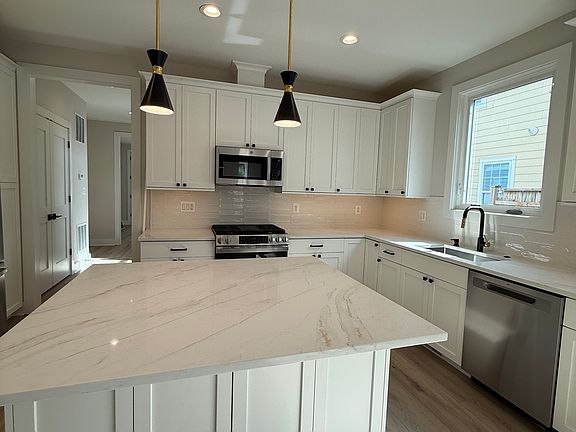2nd image of 41 E Reed Ave