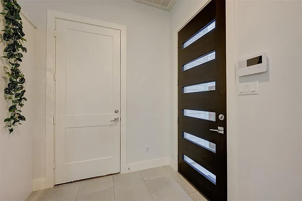4 bed, 2.5 bath, 1757 sqft, $3,200 — Photo 3