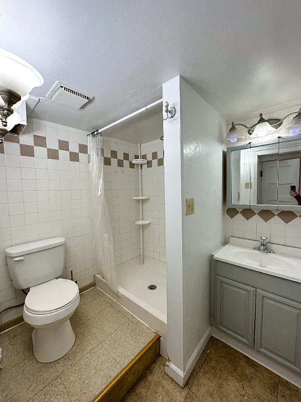 1309 Ave C - 2 — Photo 2