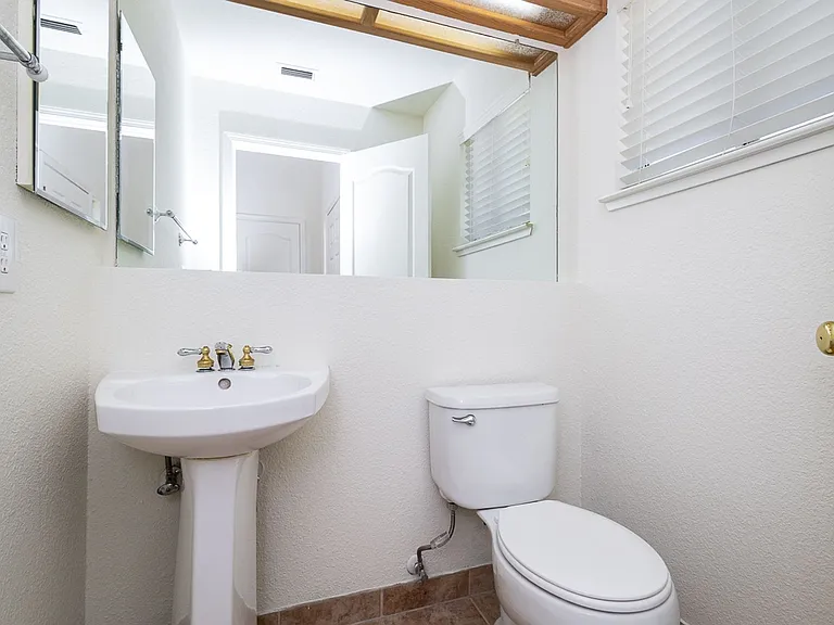 131 Royalton Cir — Photo 26