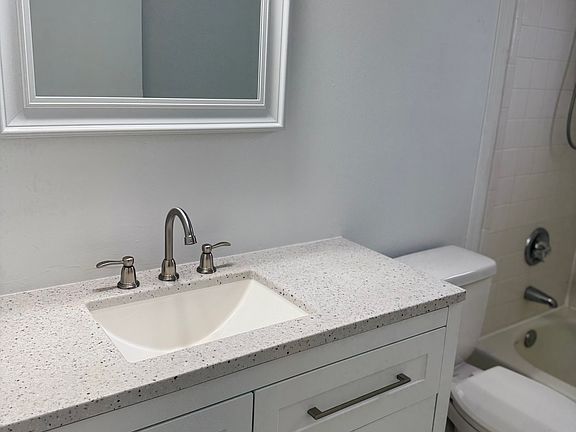 2nd image of 20 Coral Reef Ct N