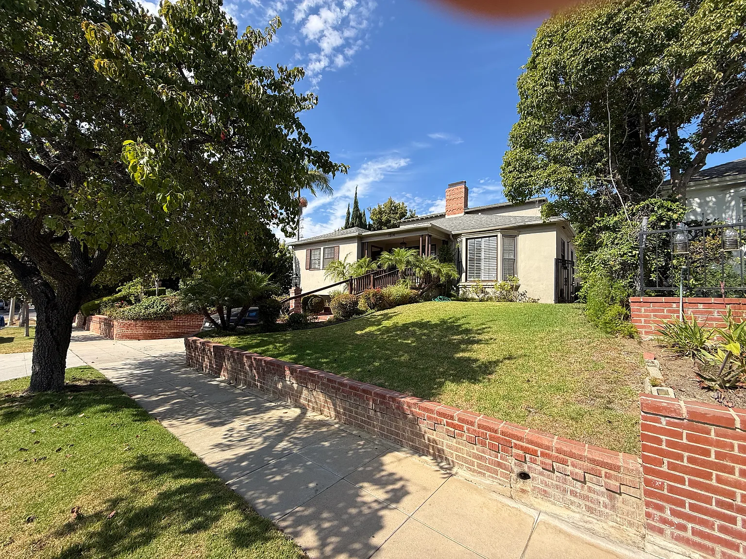 1514 Kelton Ave — Photo 1