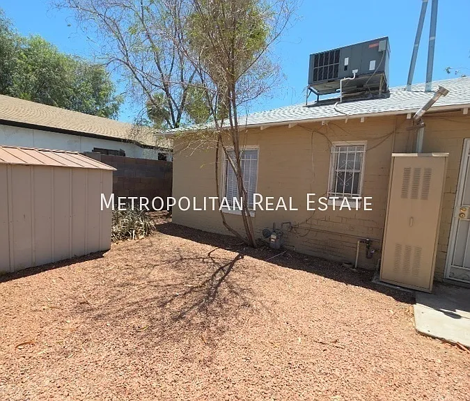 1118 W Roosevelt St — Photo 15