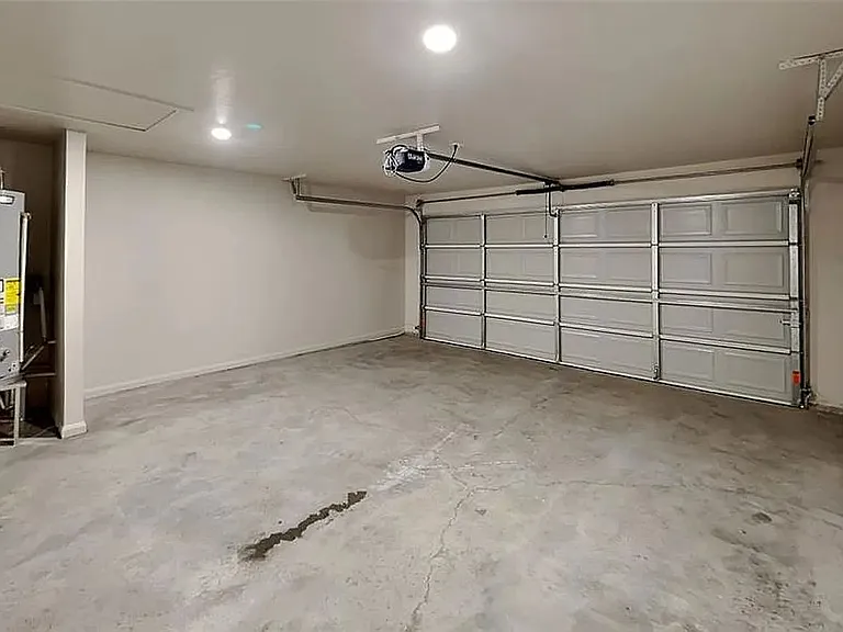 1104 Ashton Ln — Photo 9