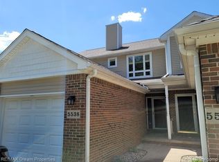 5538 Woodruff Shore Dr, Brighton, MI