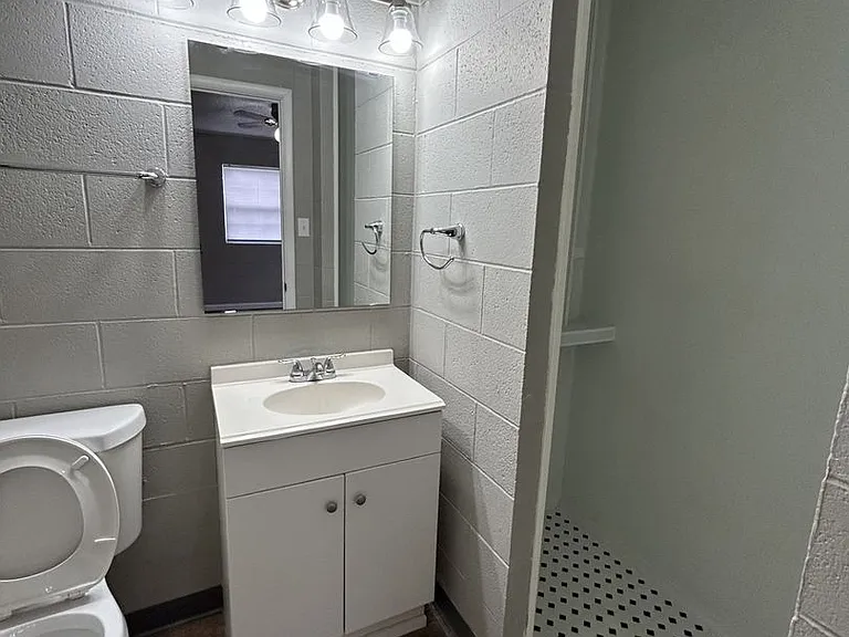 1411 S Broadway St — Photo 7