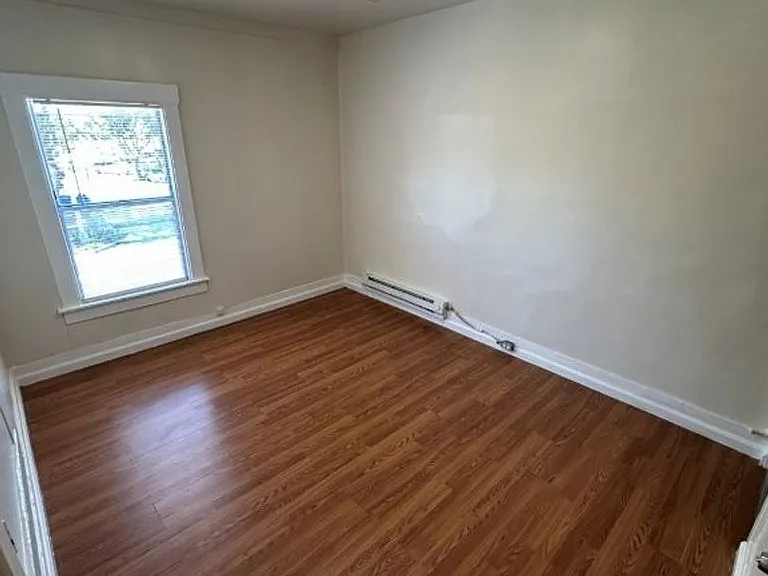 22546 Main St — Photo 2
