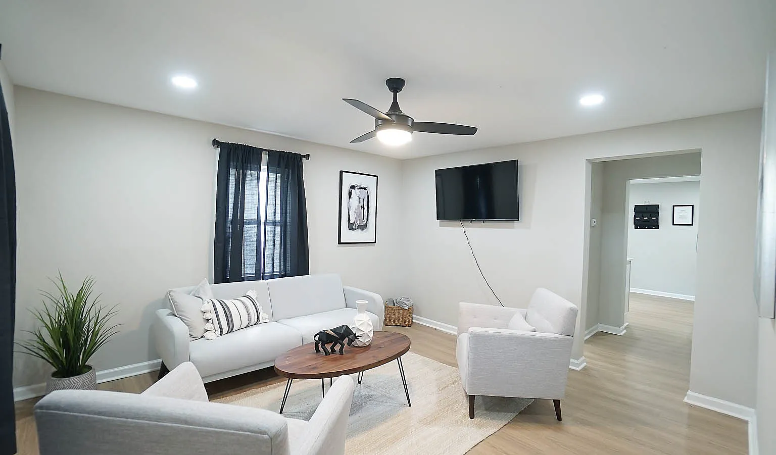3 bed, $3,900 — Photo 3