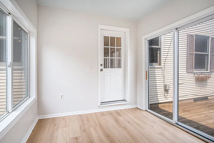 130 Plymouth Ave NE — Photo 12
