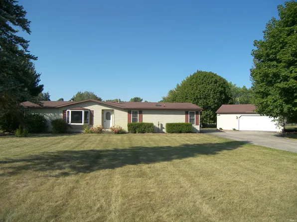 2554 E Brookfield Cir S, Warsaw, IN 46582