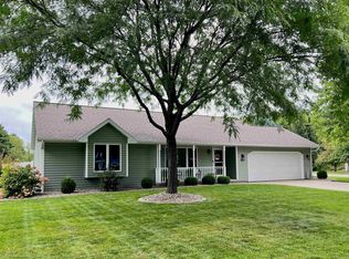 3010 Sunray Ln, Green Bay, WI 54313