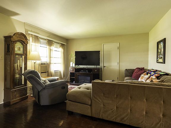 5th image of 244 S Cragmont Ave