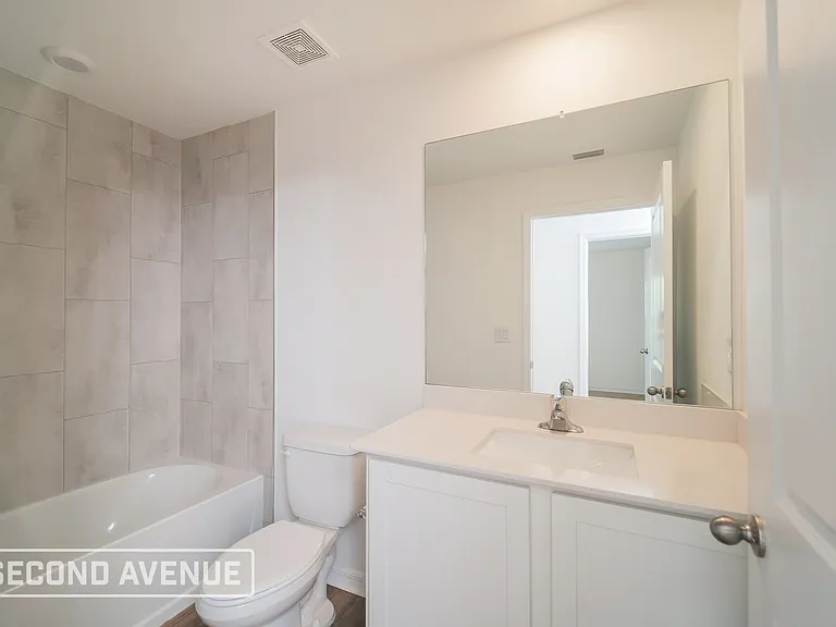 2044 NE 18th Ter — Photo 12