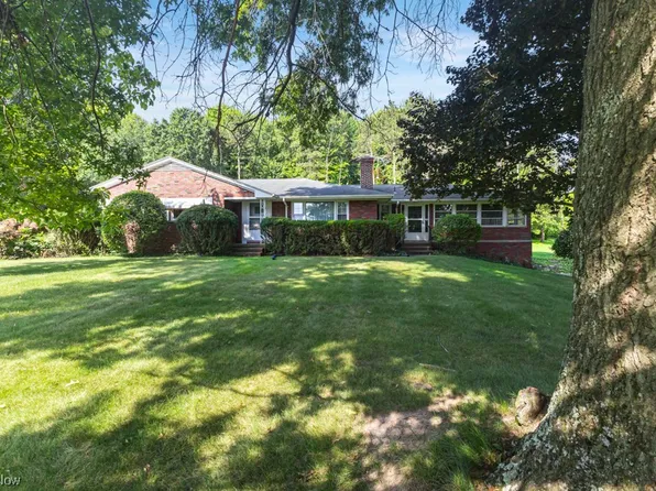 8230 Pine Hill Dr, Poland, OH 44514