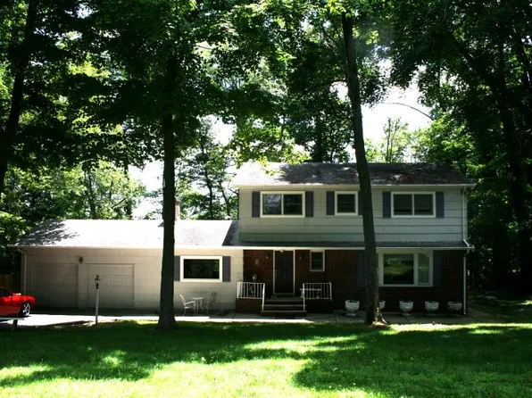 49 Blue Ridge Ave, Green Brook, NJ 08812