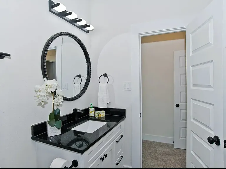 835 Winston St — Photo 20