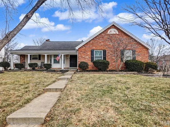 33 Carriage Way W, Saint Peters, MO 63376