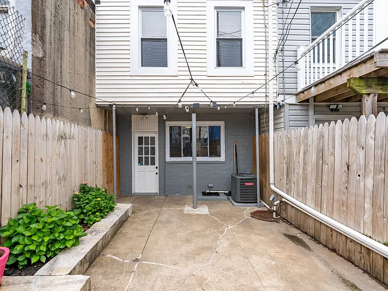 611 Oldham St — Photo 27