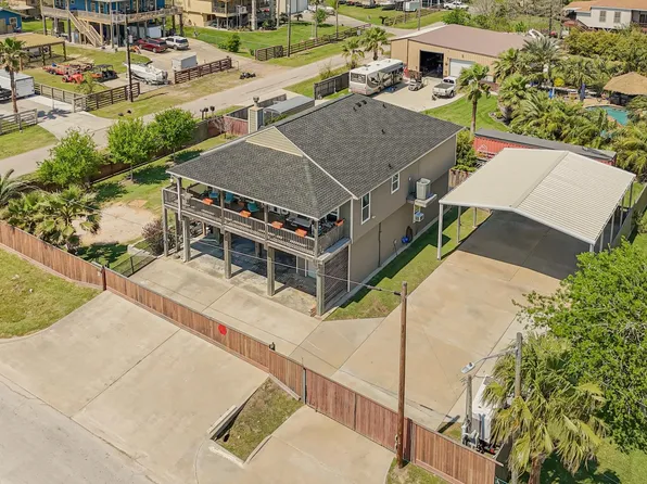 939 8th St, San Leon, TX 77539
