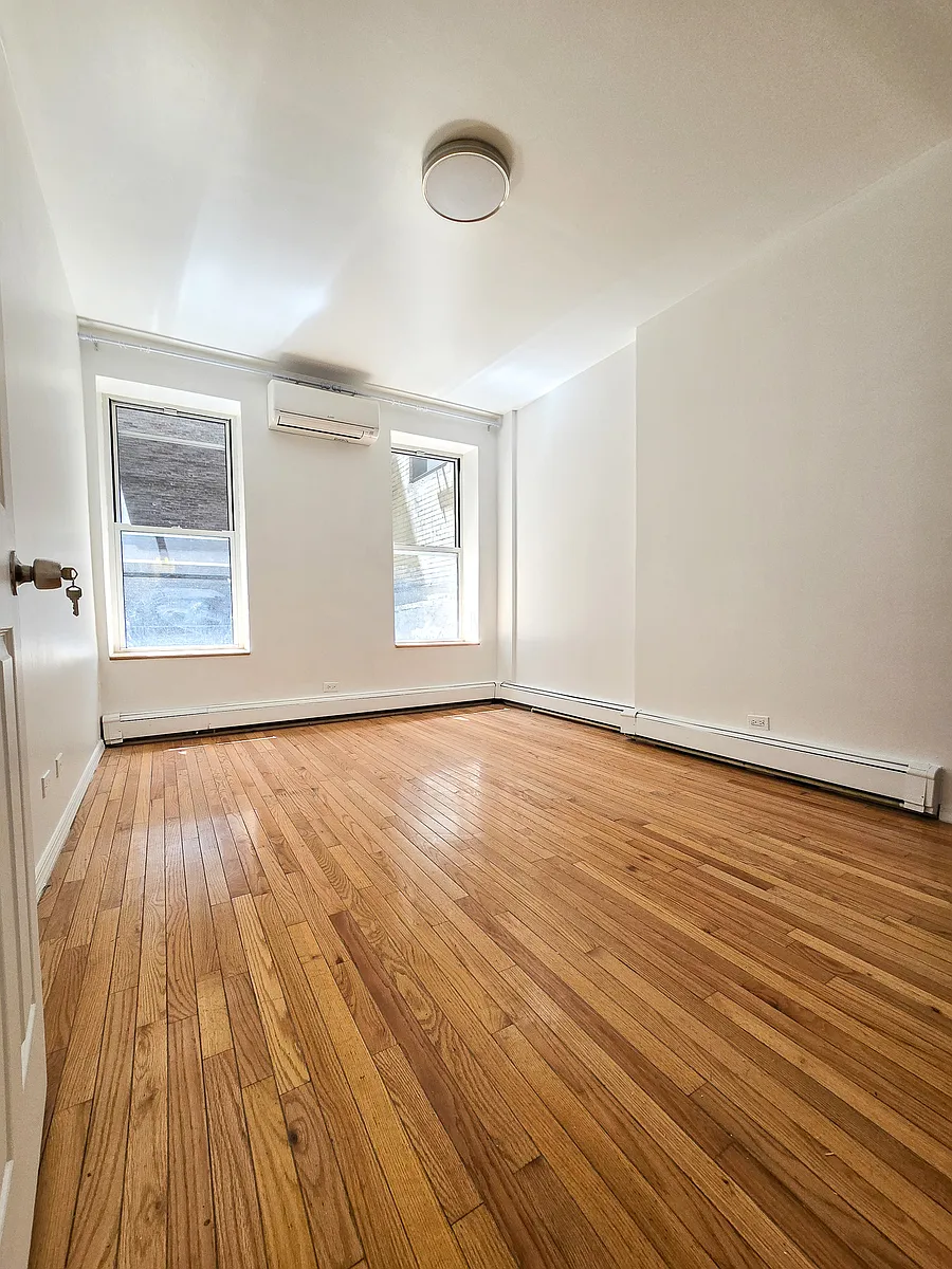Building Photo - 60 W 45th St #3R
