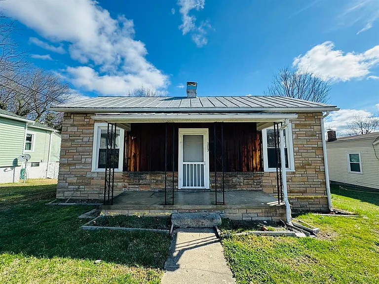 113 Schoolfield Dr — Photo 1