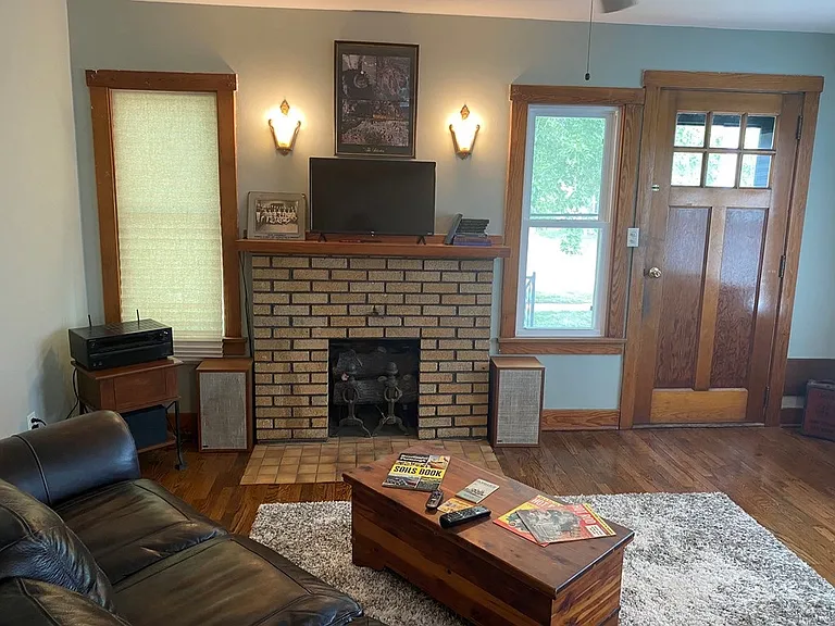 828 Custer St — Photo 3
