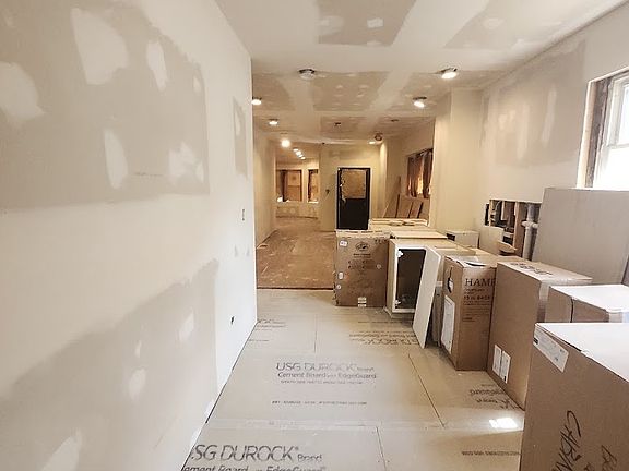 4th image of 8846 S Parnell Ave