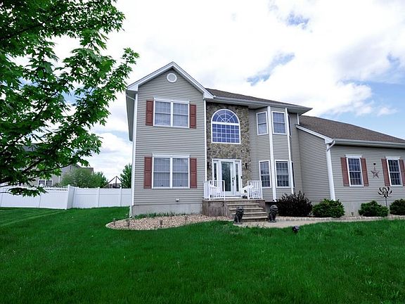 3rd image of 2710 Colonial Dr