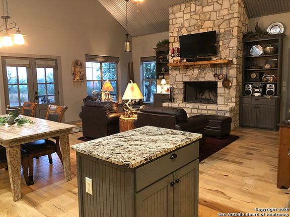 2nd image of 116 N Vaquero Dr